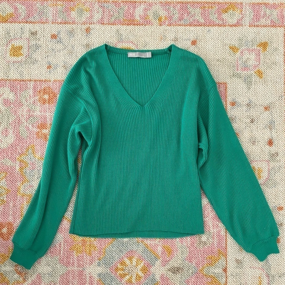 green asos v-neck sweater 🫧